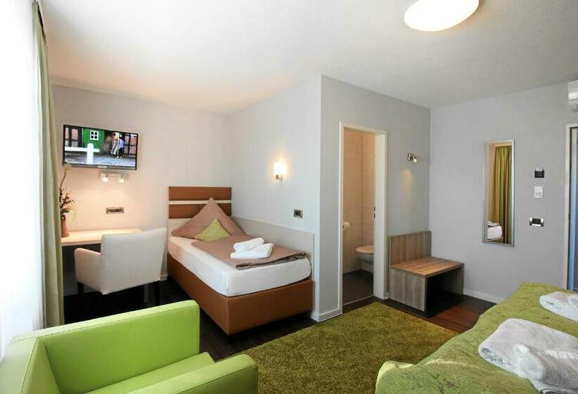 舒适三人间, Restaurant Axion