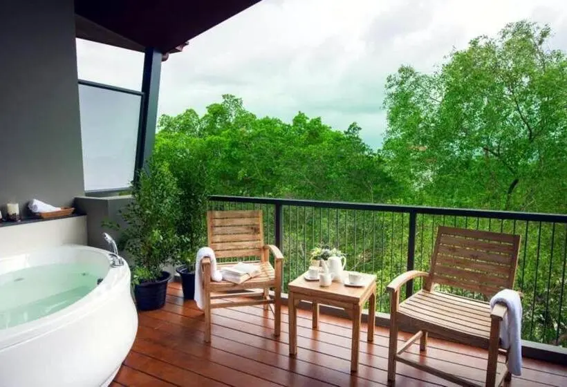 スイート, Rimnaam Klangchan Hotel   Sha Plus