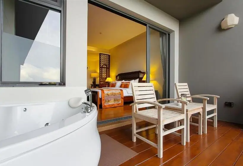 スイート, Rimnaam Klangchan Hotel   Sha Plus