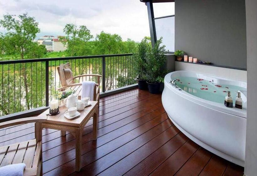 Люкс, Rimnaam Klangchan Hotel Sha Plus