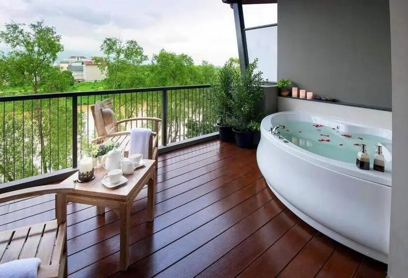 スイート, Rimnaam Klangchan Hotel   Sha Plus