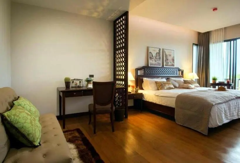 スイート, Rimnaam Klangchan Hotel   Sha Plus