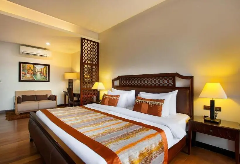 スイート, Rimnaam Klangchan Hotel   Sha Plus