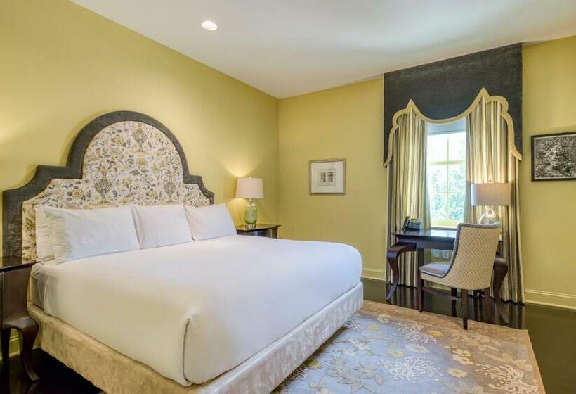 اتاق لوکس با تخت بزرگ, The Mayton