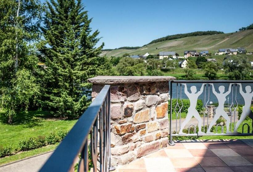 Люкс Вид на Реку, Weisser Bär