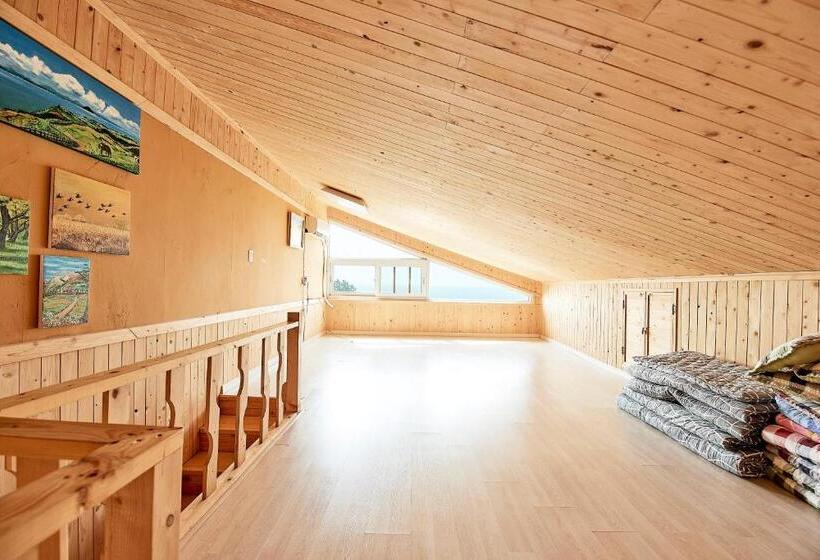 Дом 3 Спальни, Jeju Haebaragi Pension