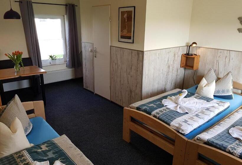 Трехместный Номер Стандарт Вид на Сад, Landhotel Pathes Hof