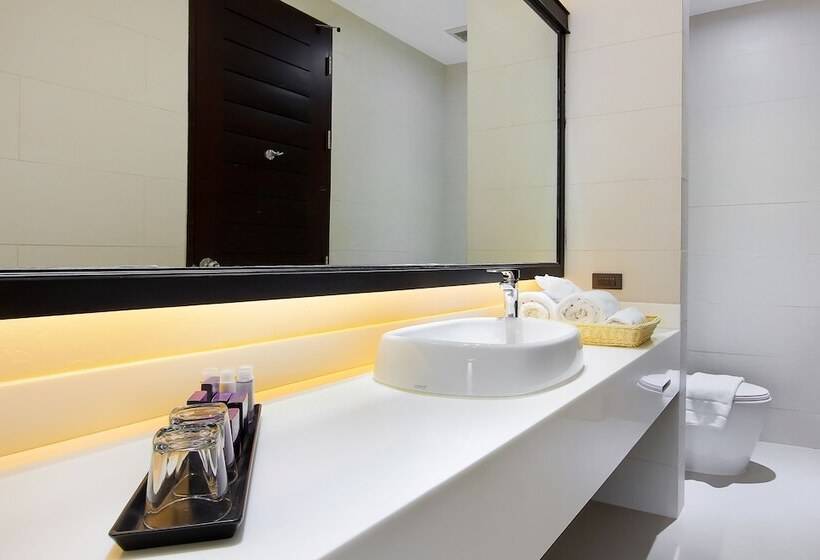 디럭스 룸, Rimnaam Klangchan Hotel   Sha Plus