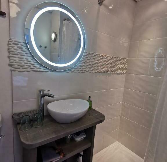 디럭스 룸 킹사이즈 침대, Anchoragewells Next The Sea