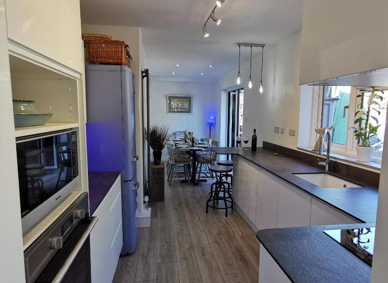 침실 4개 주택, Anchoragewells Next The Sea