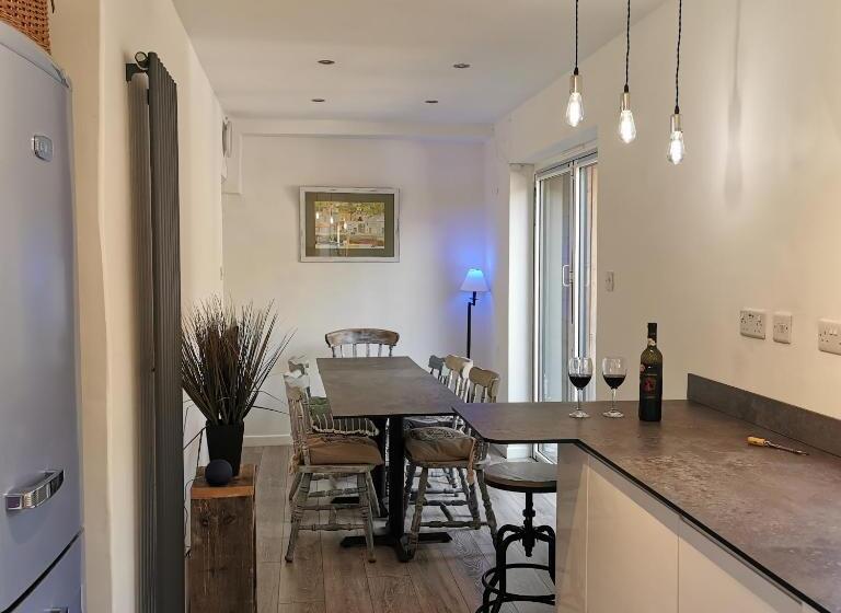 침실 4개 주택, Anchoragewells Next The Sea