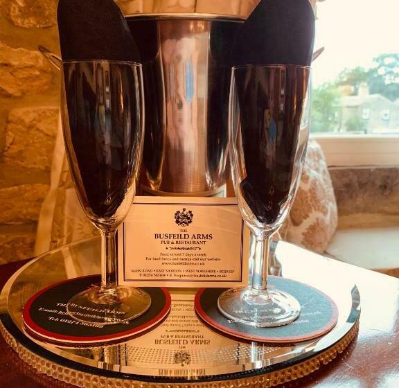 豪华房间, Busfeild Arms