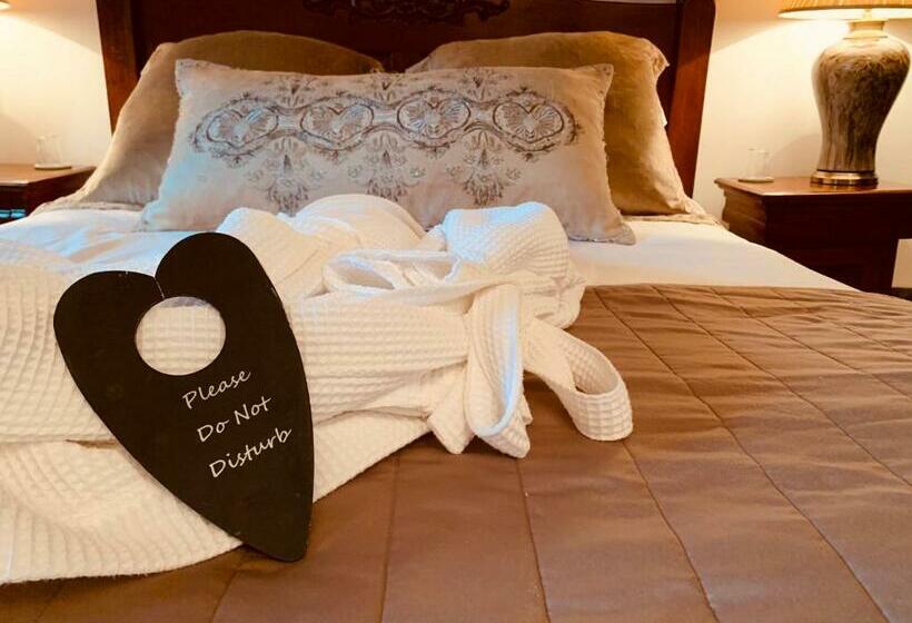 Номер Deluxe, Busfeild Arms