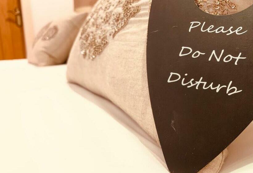 디럭스 룸, Busfeild Arms