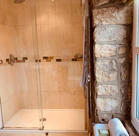 디럭스 룸, Busfeild Arms