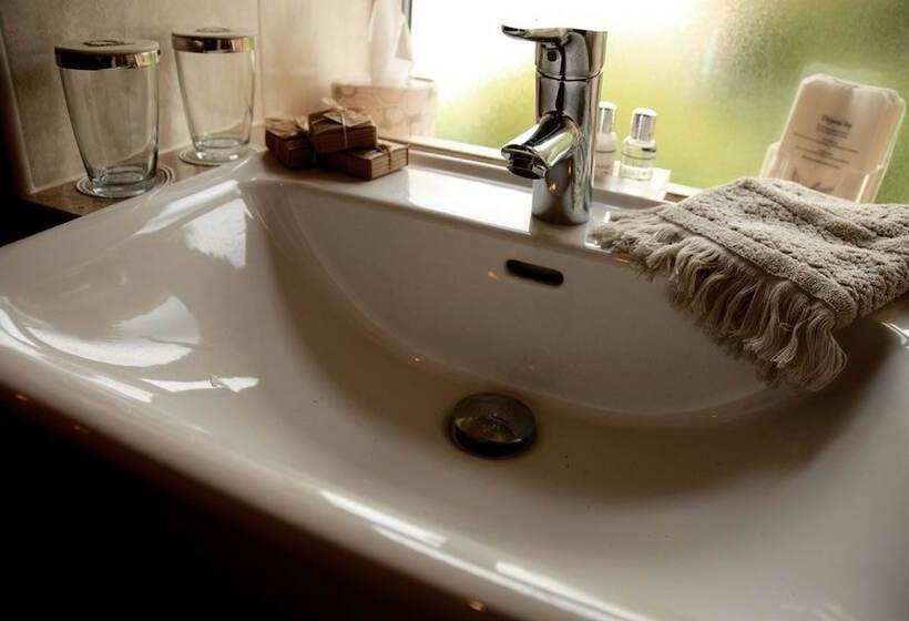 Номер Deluxe, Busfeild Arms