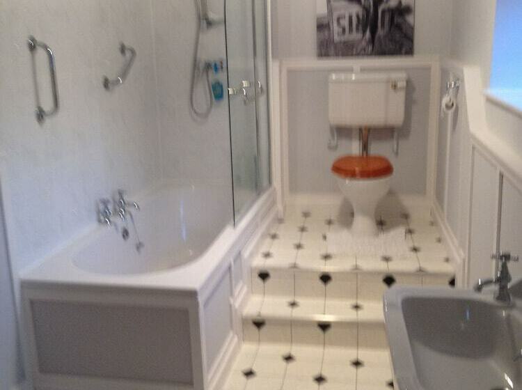 غرفة قياسية, Dunster Mill House