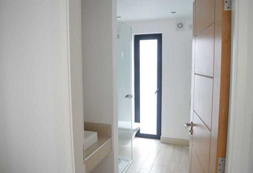 اتاق لوکس با چشم‌انداز دریا, Pier39portrush Adult Only