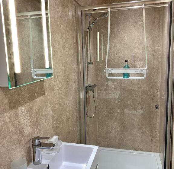 חדר דלוקס, The Gaydon