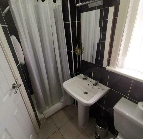 اتاق استاندارد, The Stafford