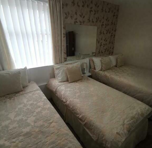 اتاق خانوادگی, The Stafford