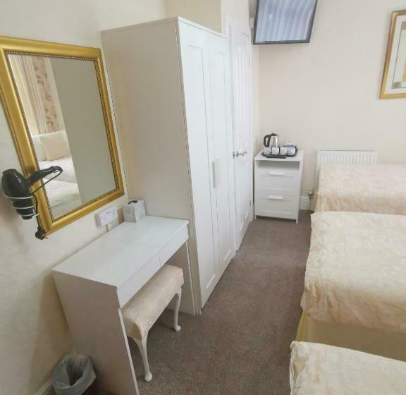 اتاق خانوادگی, The Stafford