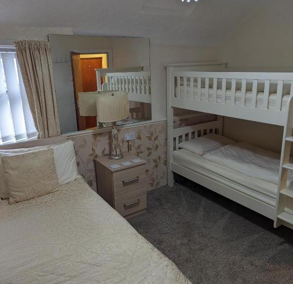 اتاق خانوادگی, The Stafford