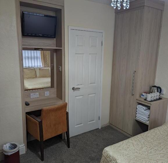 اتاق خانوادگی, The Stafford