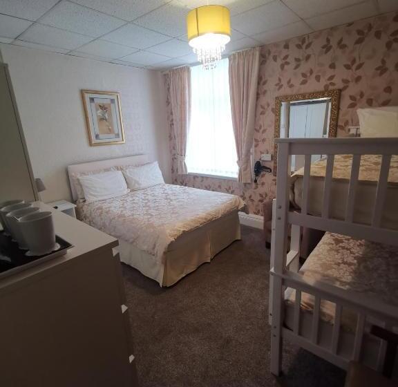 اتاق خانوادگی, The Stafford