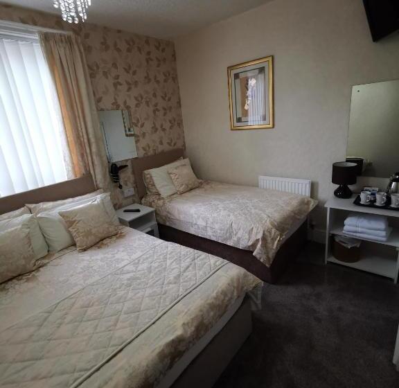 اتاق استاندارد سه نفره, The Stafford