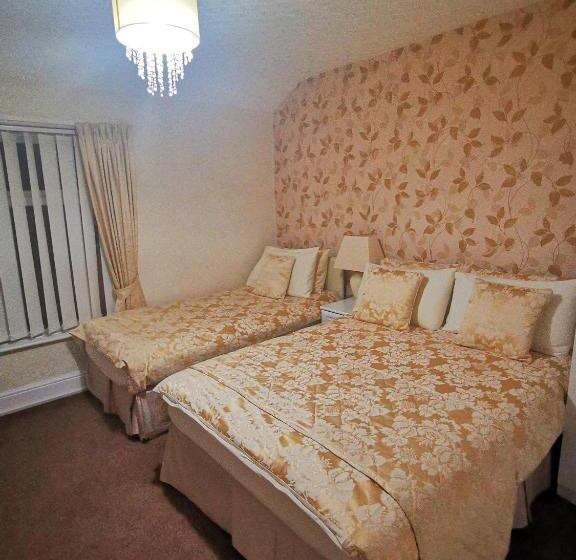 اتاق استاندارد سه نفره, The Stafford