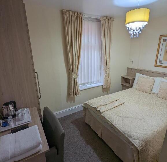 اتاق عادی, The Stafford