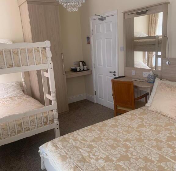 اتاق خانوادگی, The Stafford