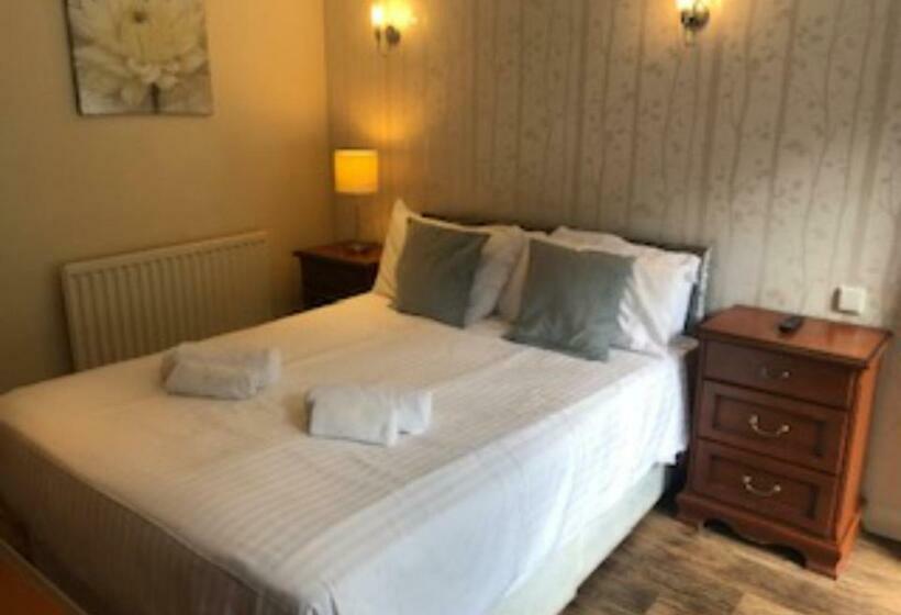 标准间, The Yew Tree