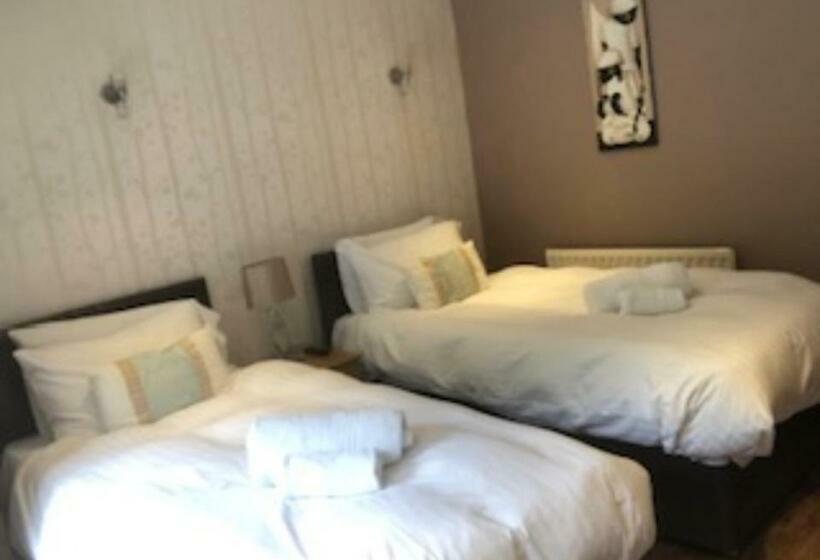 חדר סטנדרט, The Yew Tree