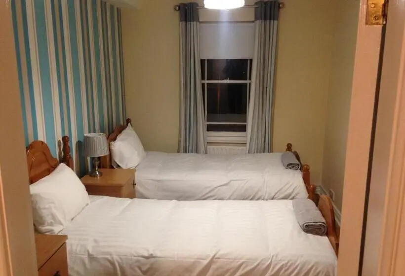 Perhehuone, Fiddlestone Bar And B&b