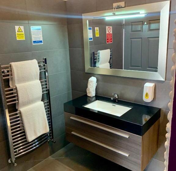 高级套房, Bennetts