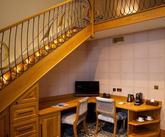 주니어 스위트, Greyfriars