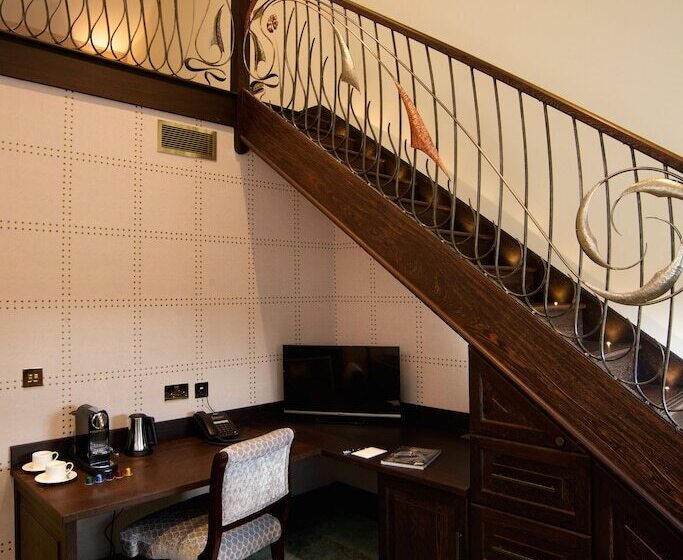 주니어 스위트, Greyfriars