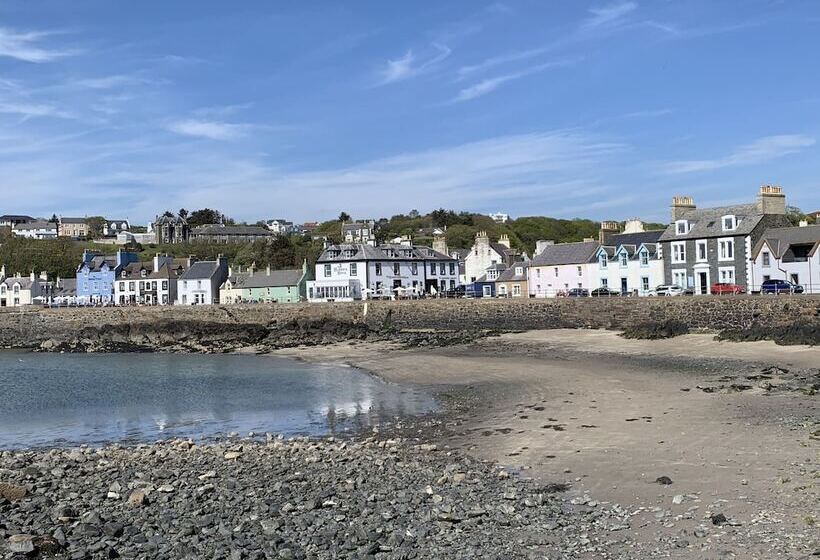 דירת שני חדרים, The Harbour House Sea Front