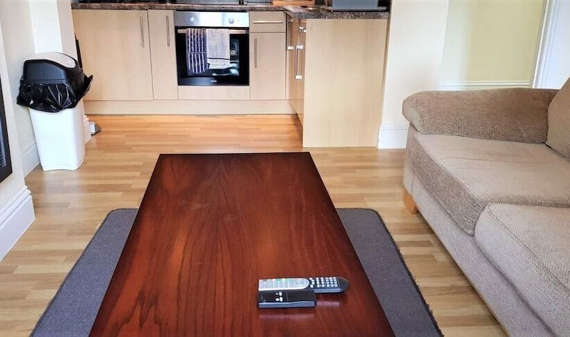 דירת שני חדרים, The Harbour House Sea Front