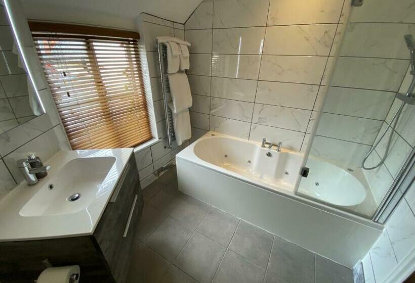 スタンダードルーム, Sebastians