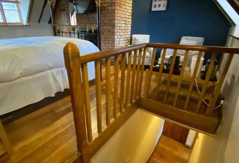 スタンダードルーム, Sebastians