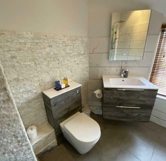 スタンダードルーム, Sebastians