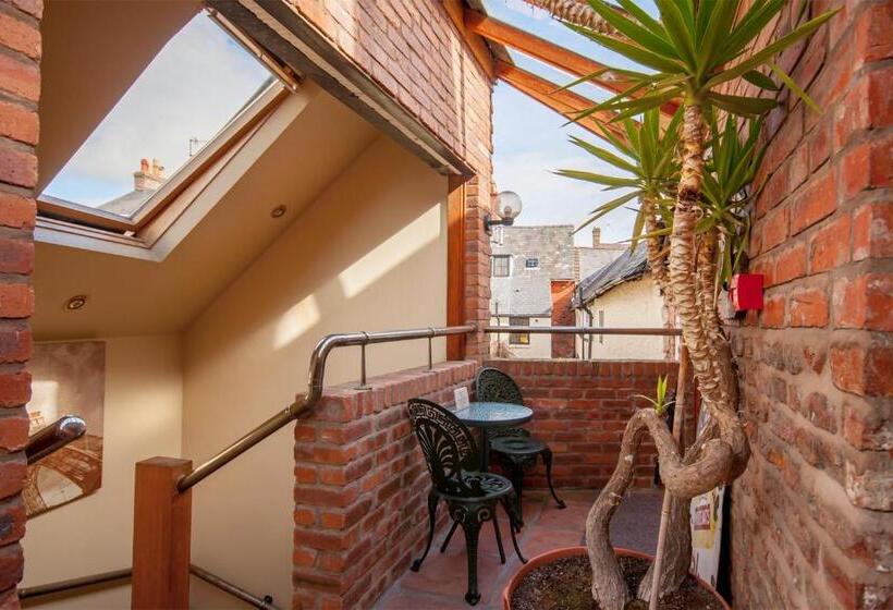 デラックスルーム, Sebastians