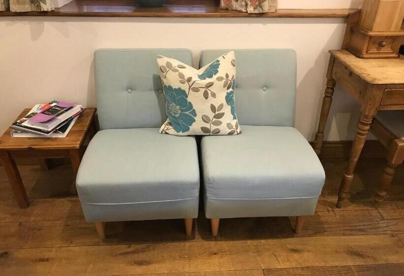 スタンダードルーム, Sebastians