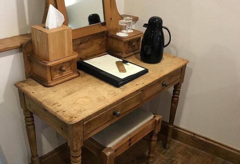 スタンダードルーム, Sebastians