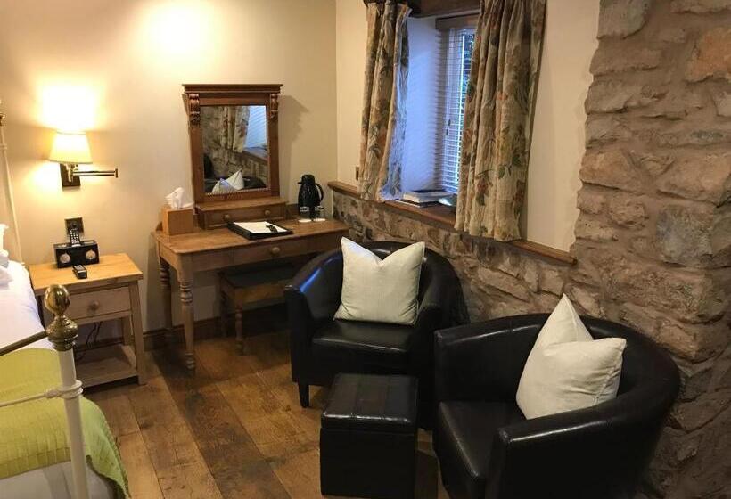 スタンダードルーム, Sebastians