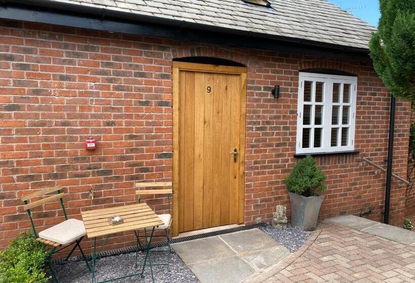 スタンダードルーム, Sebastians