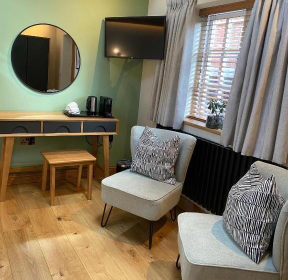 スタンダードルーム, Sebastians